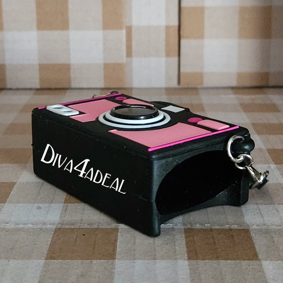 Bath & Body Works Netflix EMILY IN PARIS Camera Pocketbac Holder - Picture 3 of 3